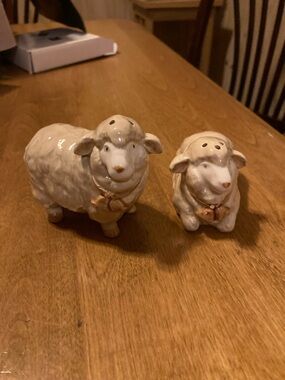 Otagiri Japan 1983 sheep salt & pepper shakers